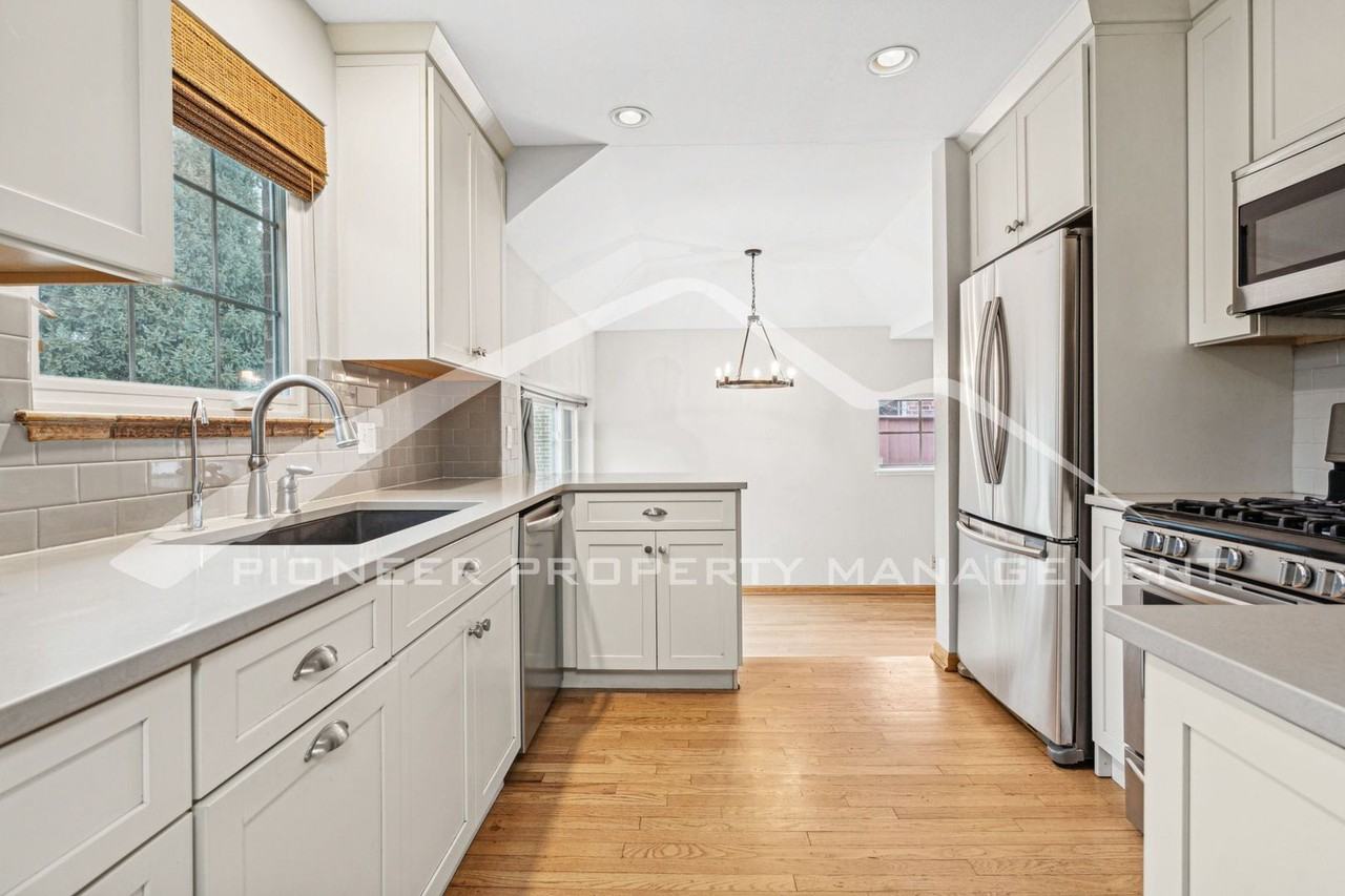 2050 S Adams St - Photo 6 of 24