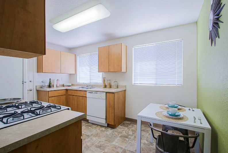 1600 W Highland Ave - Photo 4 of 19