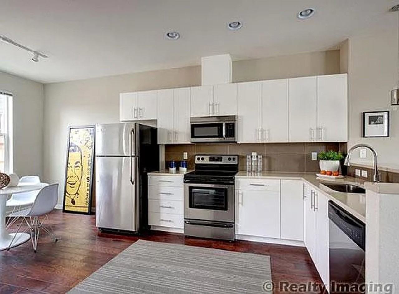 Axis PDX Apartments - Photo 3 of 8