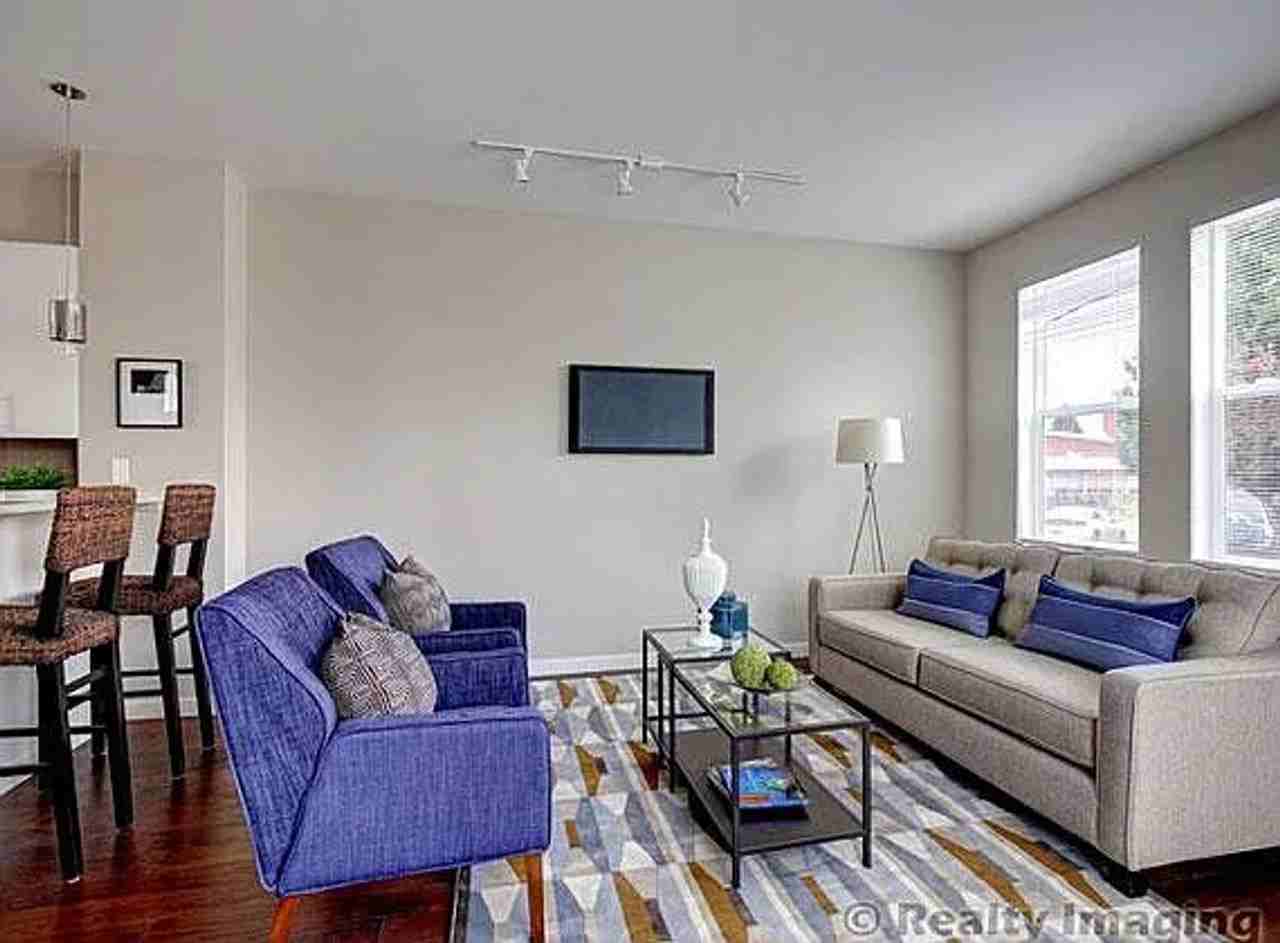 Axis PDX Apartments - Photo 5 of 8