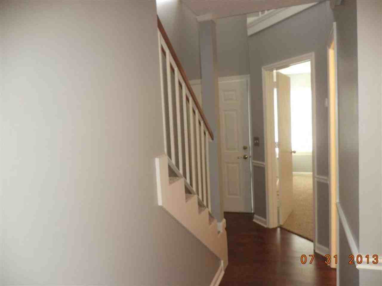 301 Yorkshire Cir - Photo 2 of 18