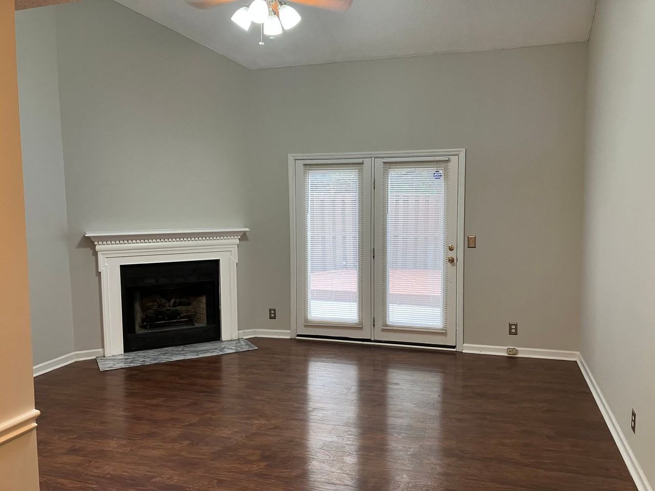 301 Yorkshire Cir - Photo 3 of 18