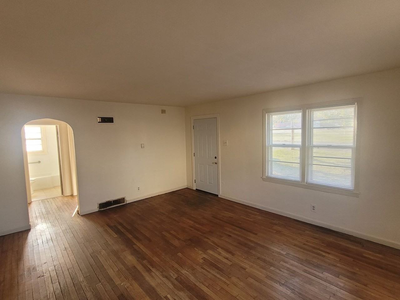 600 Hirth Ave - Photo 2 of 15