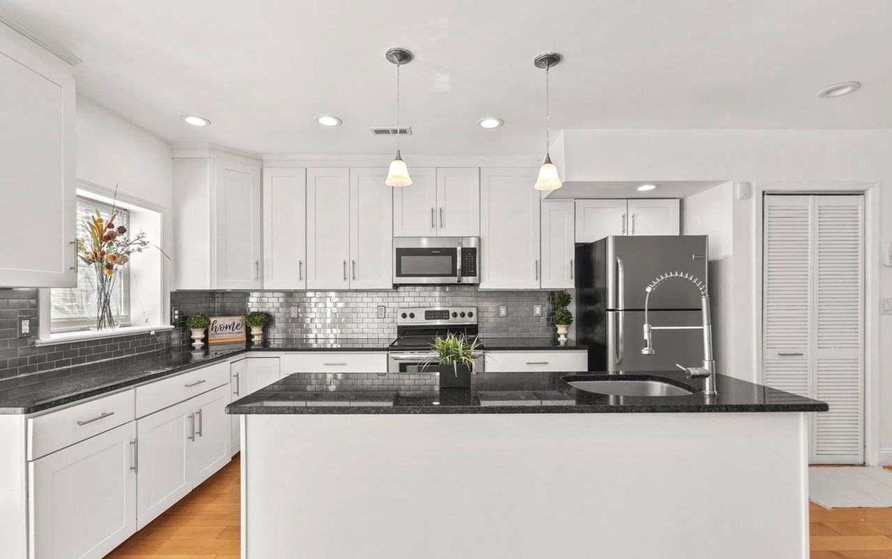 1637 Gales St Ne - Photo 3 of 19