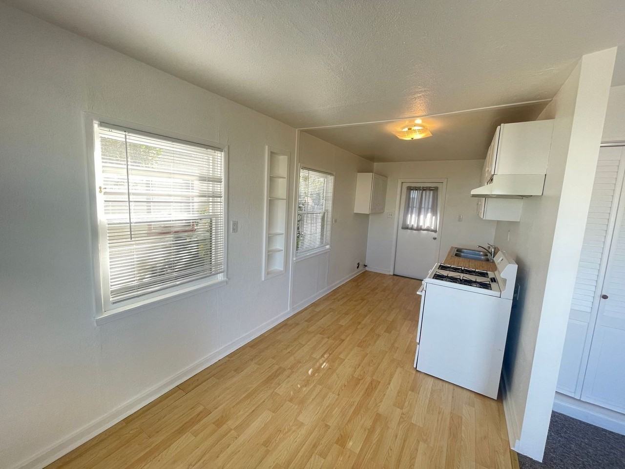 1324 Longbranch Ave - Photo 4 of 11