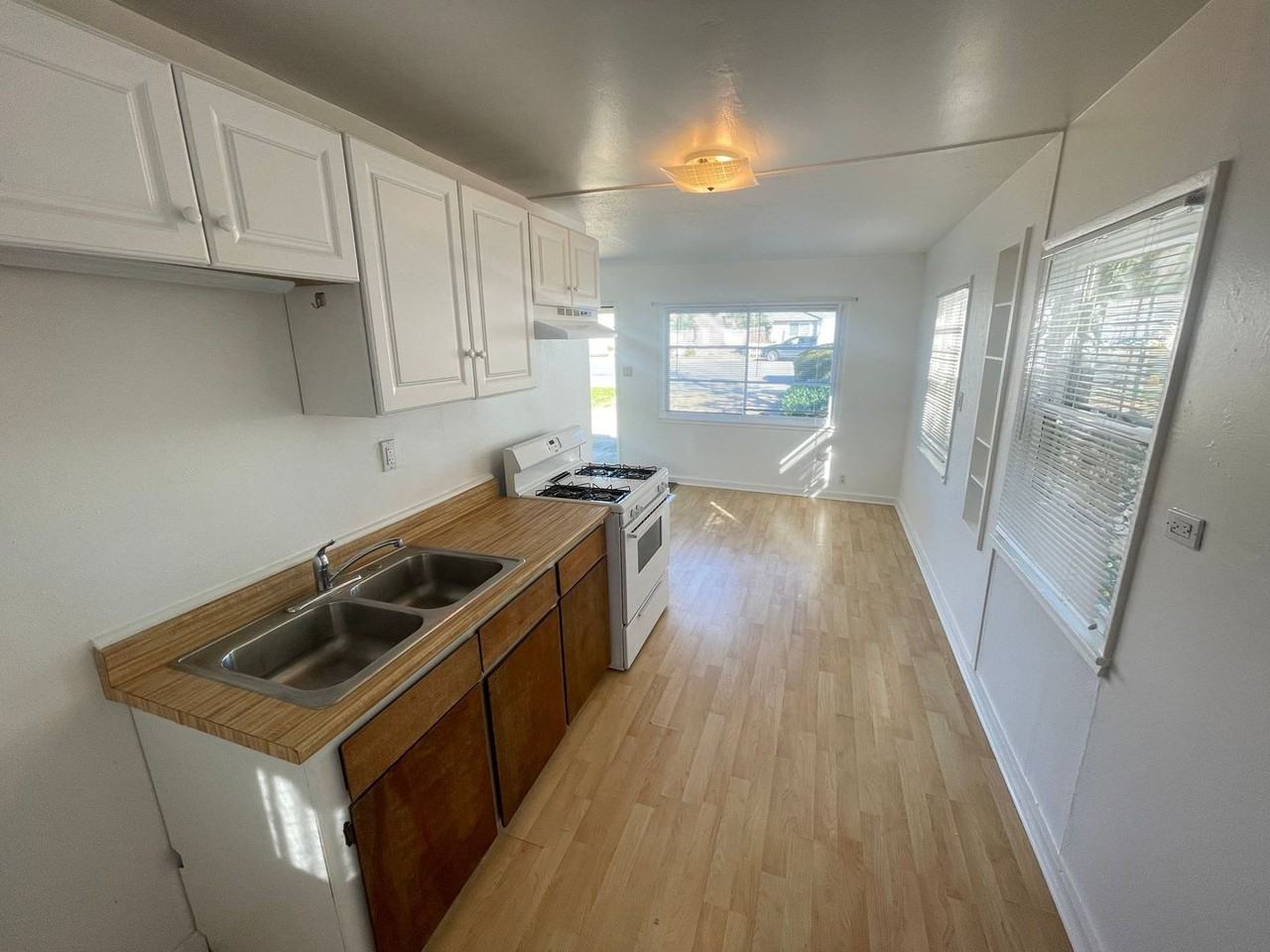 1324 Longbranch Ave - Photo 6 of 11