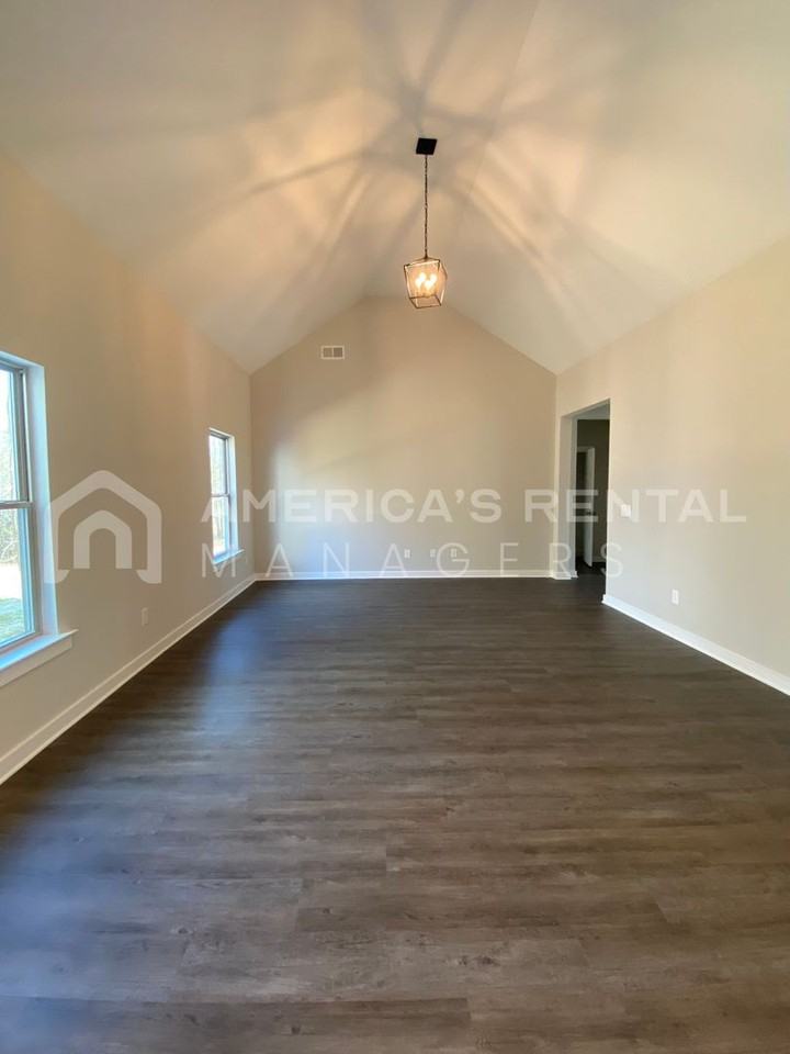 308 Lakewood Ln - Photo 4 of 34