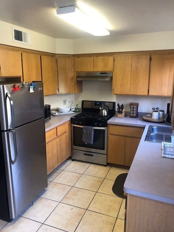 Legacy Townhome - Photo 5 of 15