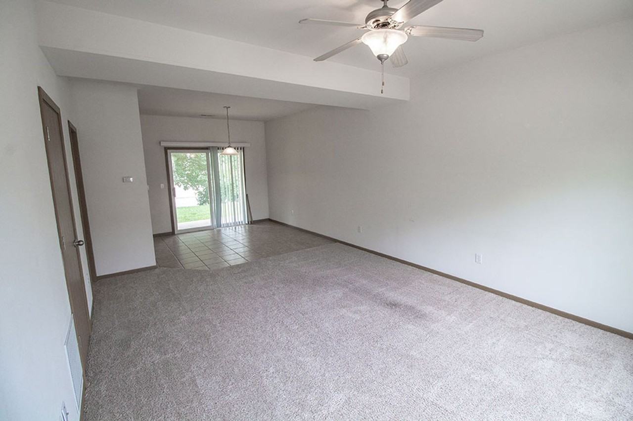 1627 Citadel Dr - Photo 3 of 22