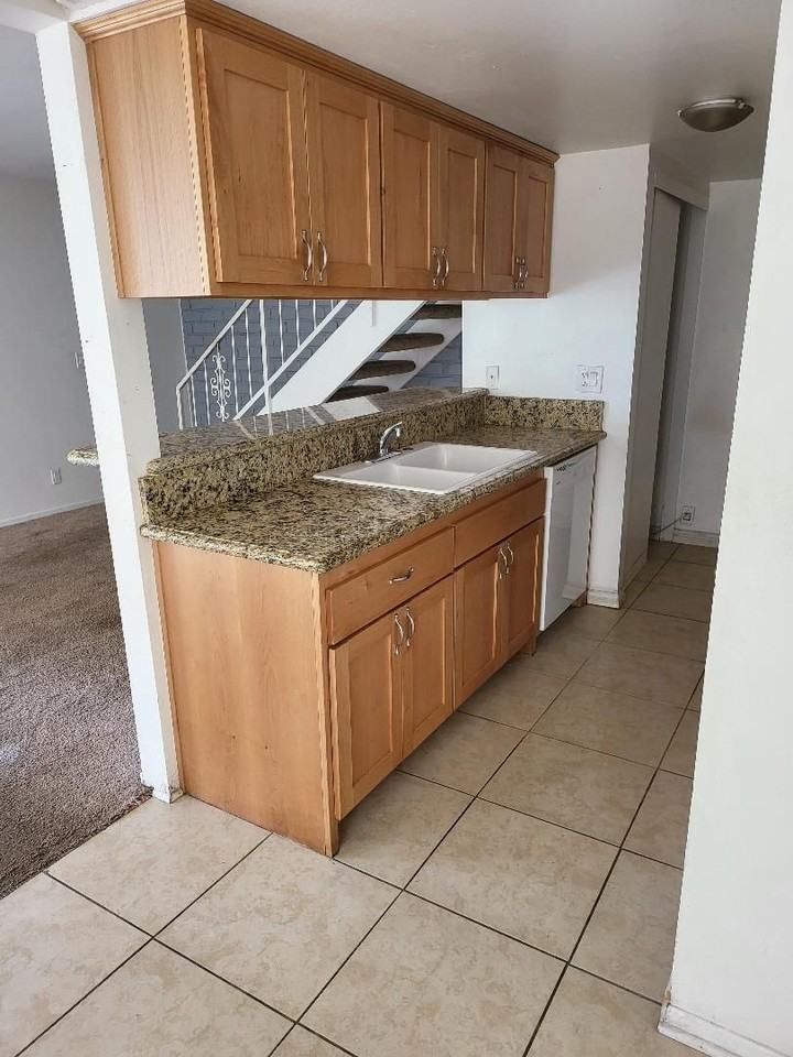 2692 Victoria Ave - Photo 3 of 17