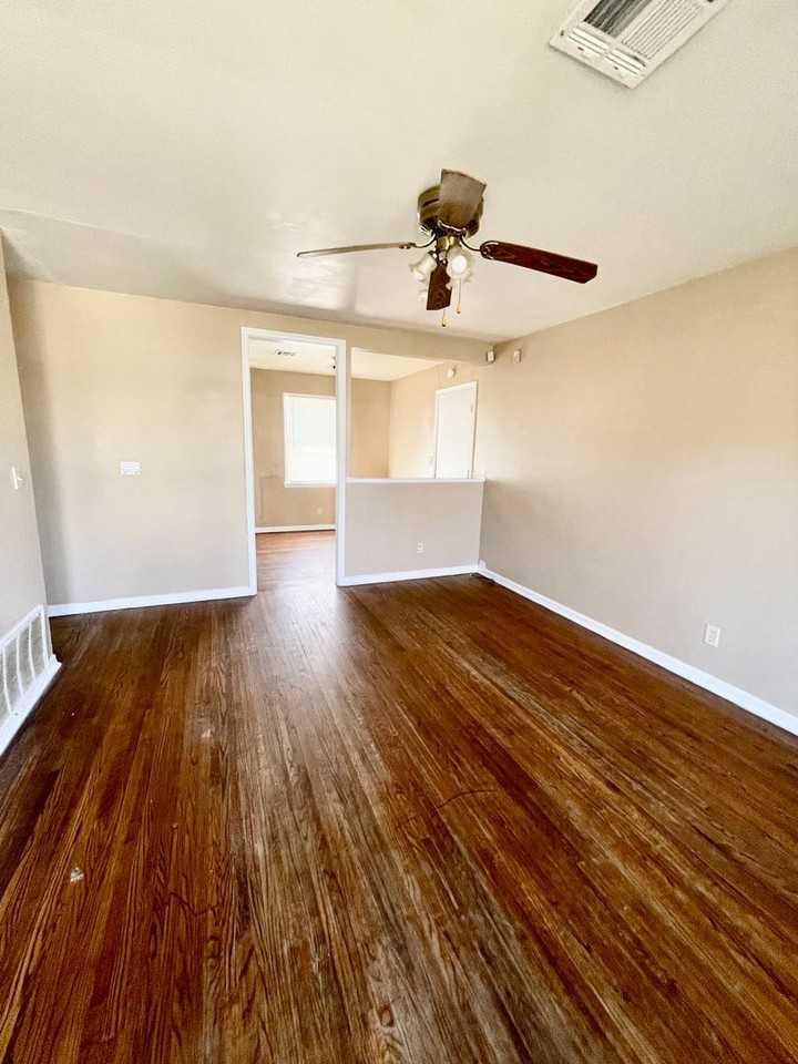 830 E 52nd Pl N - Photo 3 of 10