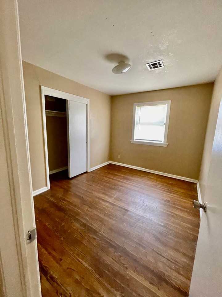 830 E 52nd Pl N - Photo 7 of 10