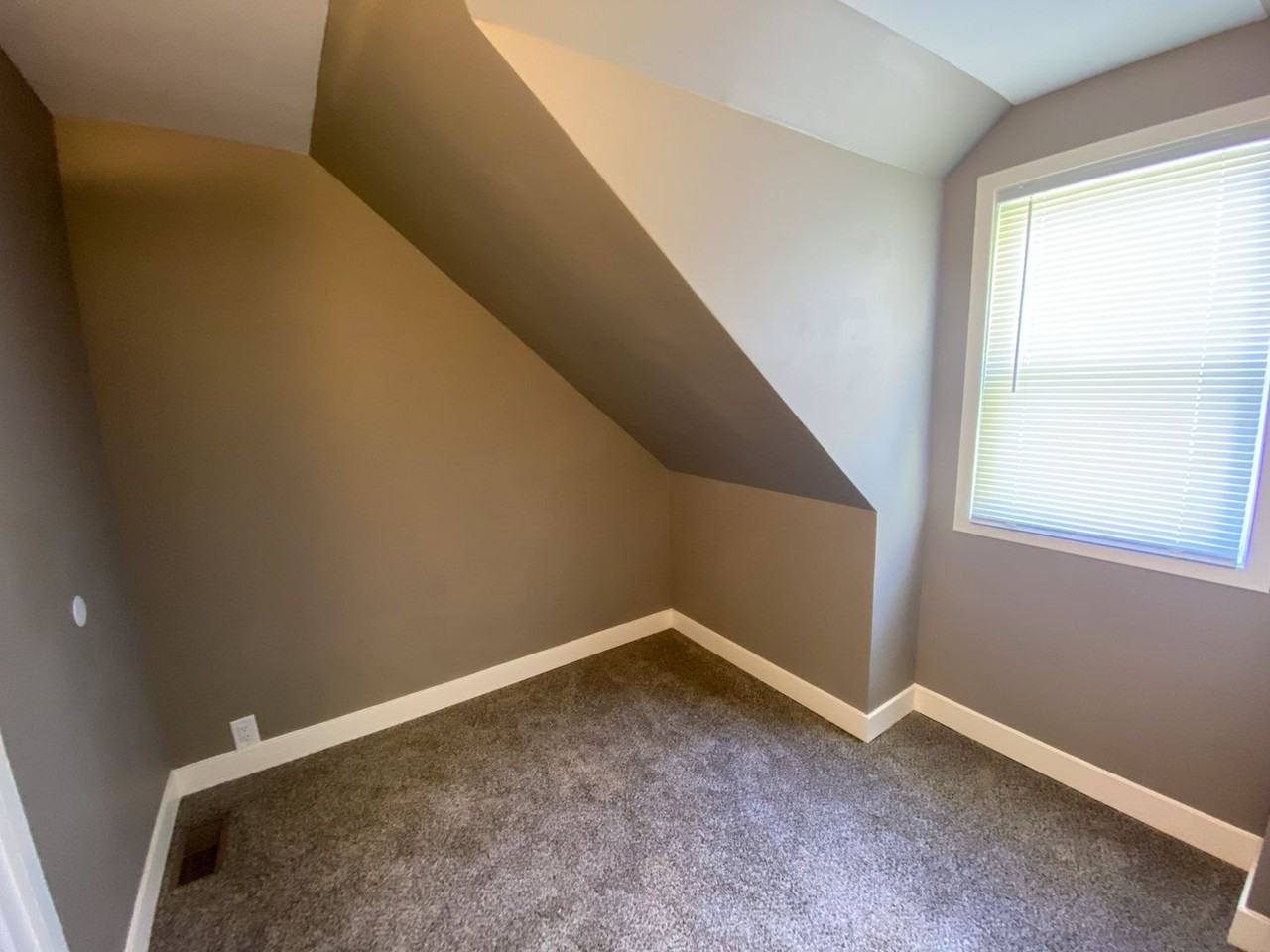 6570 N 54th St - Photo 4 of 12