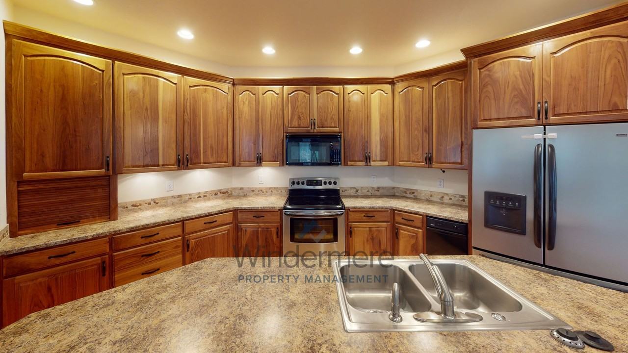 136 Costello Pl - Photo 4 of 30