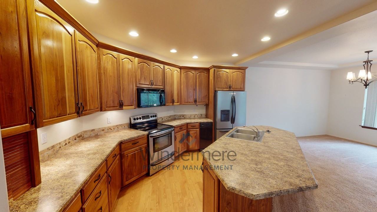 136 Costello Pl - Photo 6 of 30
