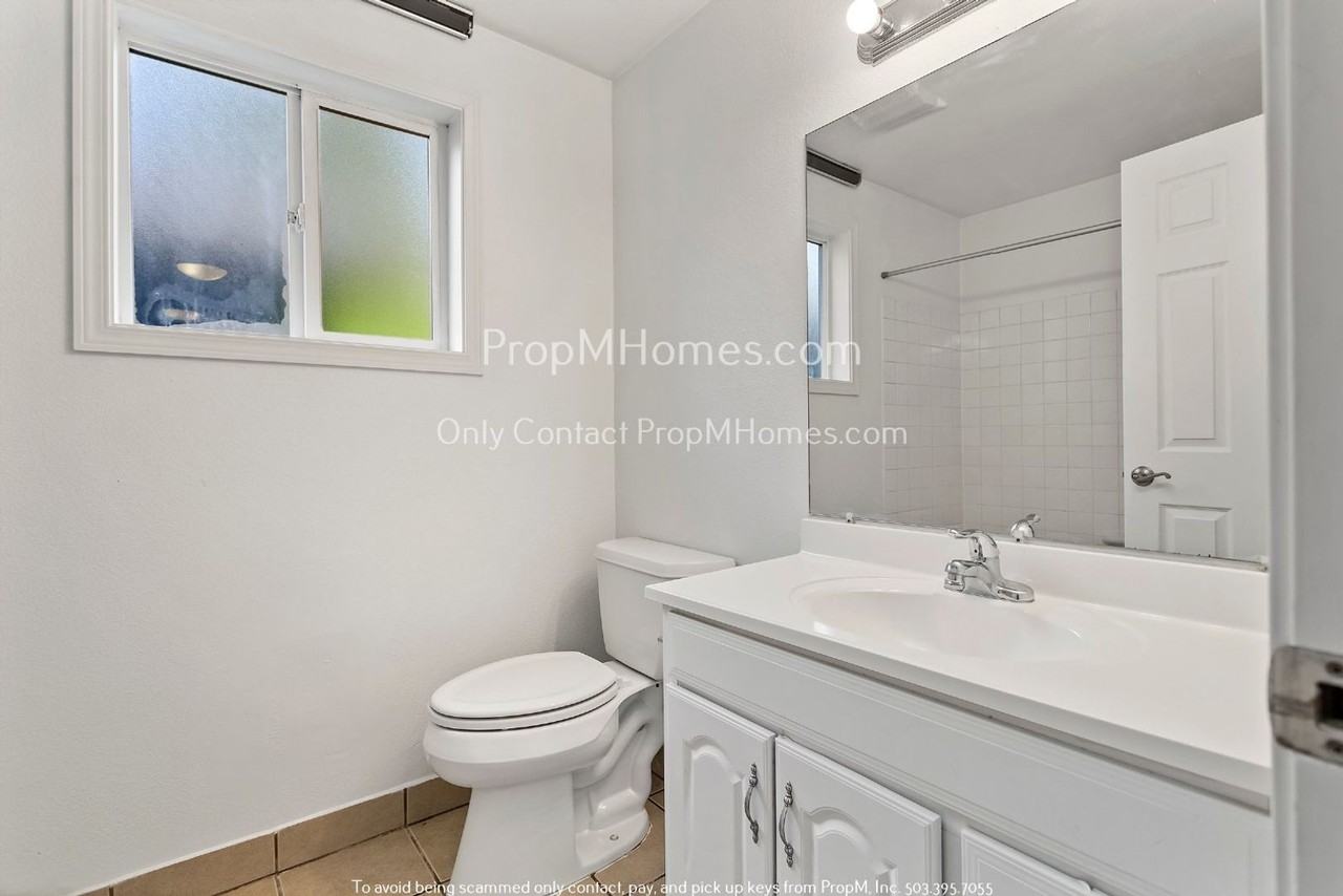 121 Molalla Ave #2 - Photo 7 of 13