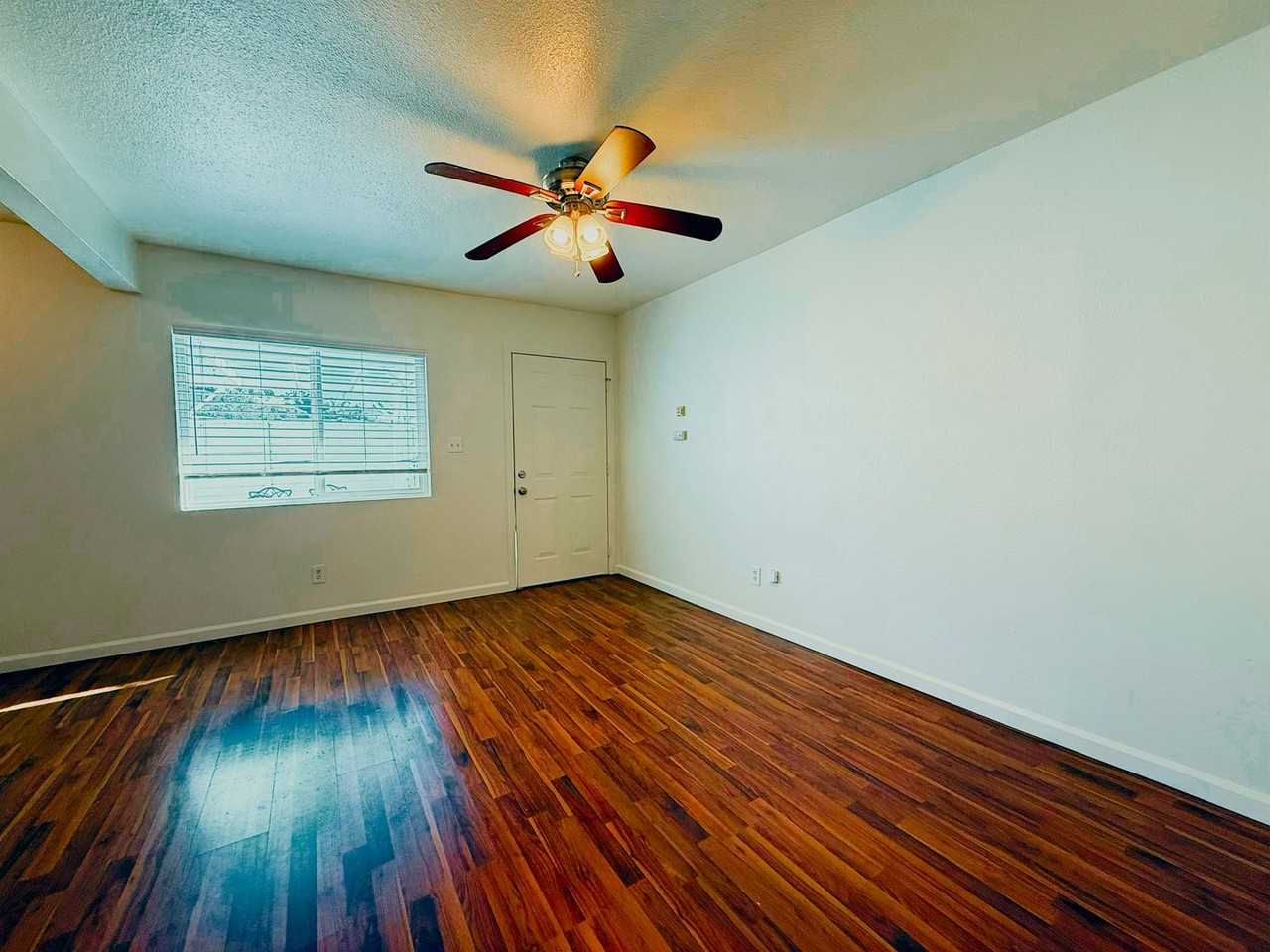 1336 Knoxville St - Photo 6 of 10