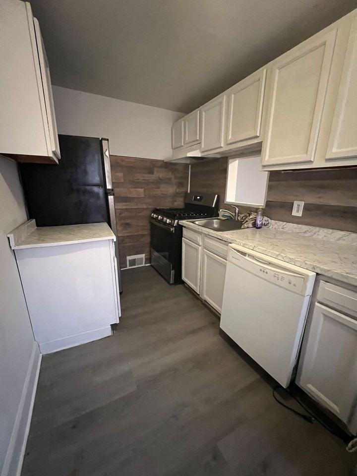 7512 Woodbine Ave - Photo 6 of 19