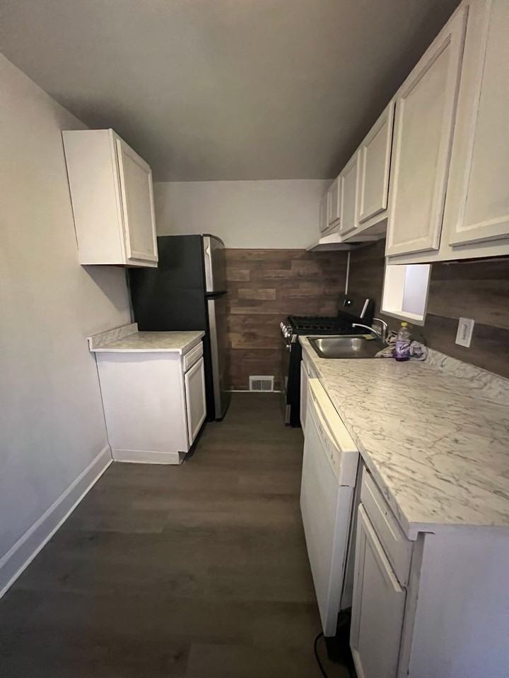 7512 Woodbine Ave - Photo 7 of 19