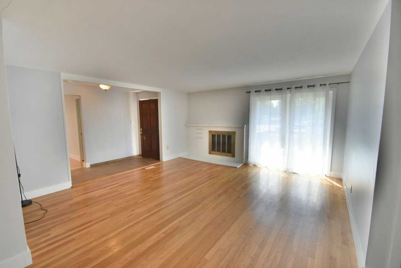 215 163rd Pl Se - Photo 3 of 21