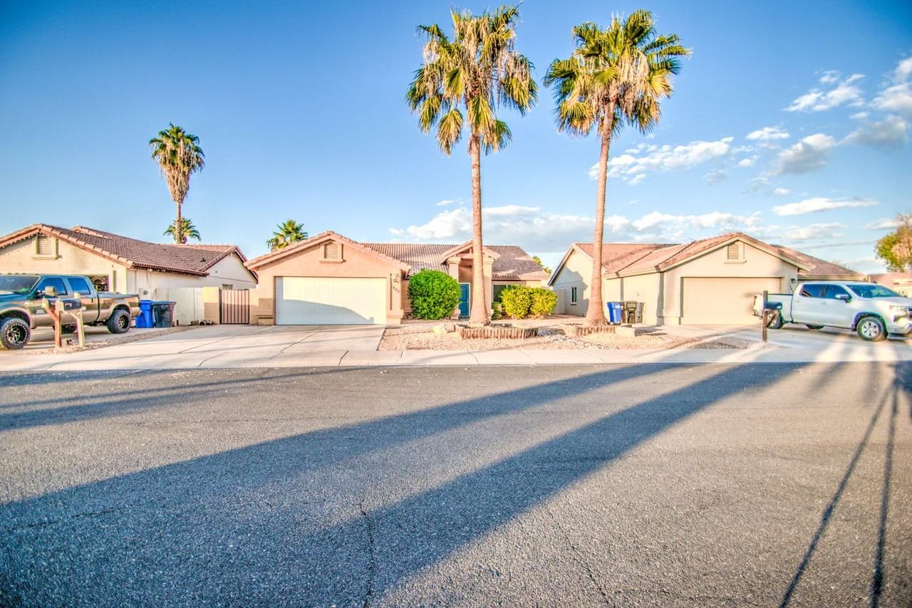 1402 E San Angelo Ave - Photo 2 of 40