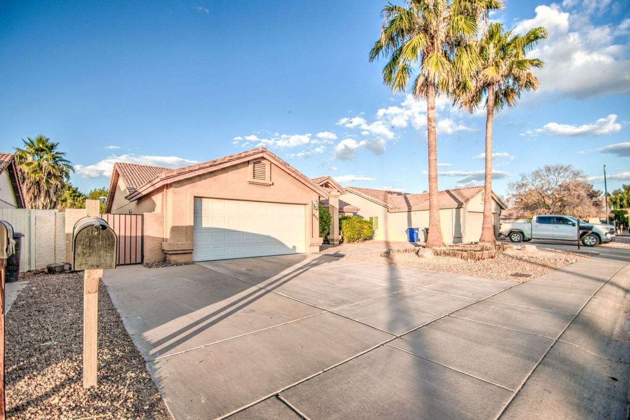 1402 E San Angelo Ave - Photo 3 of 40