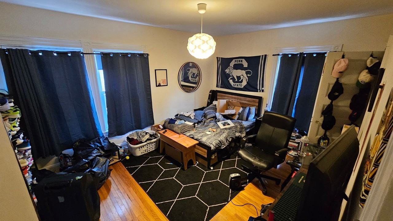 1 Woodstock Ave - Photo 3 of 14