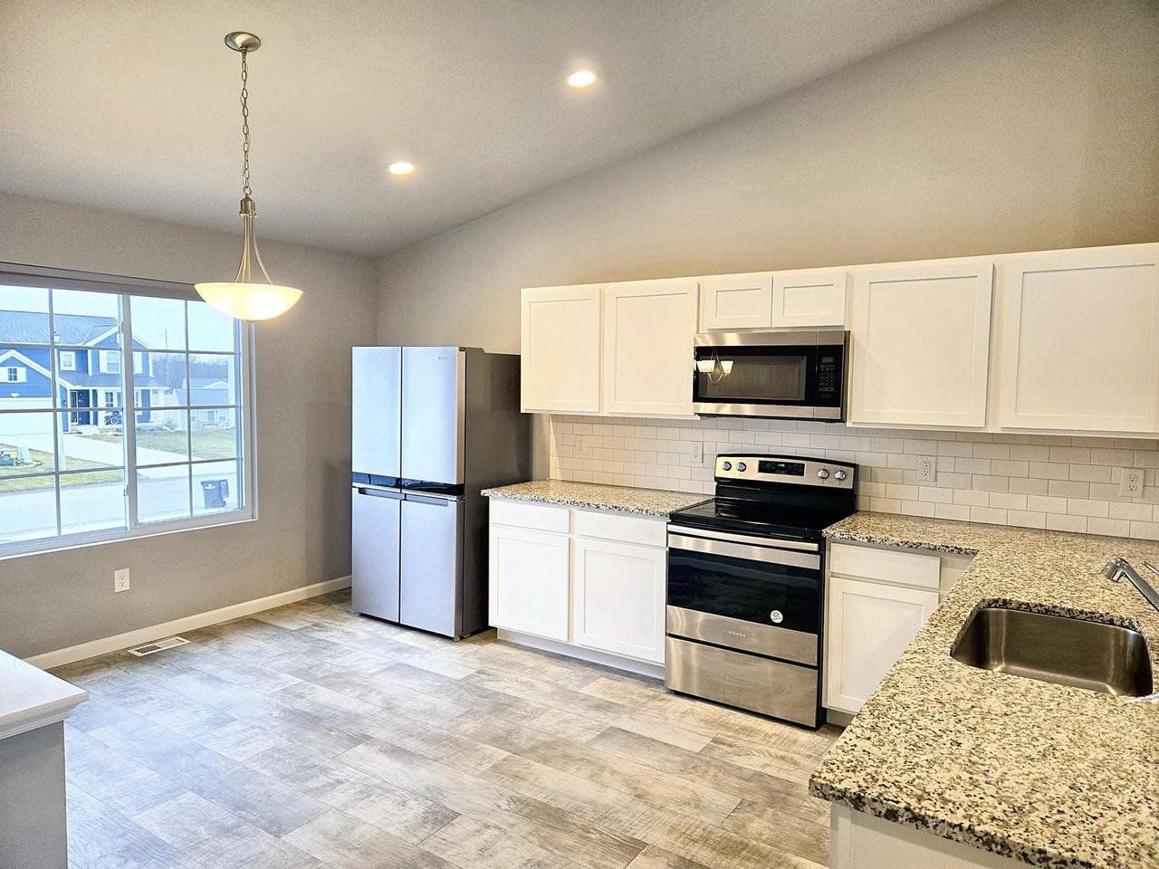 8693 Geiser Grv - Photo 2 of 12