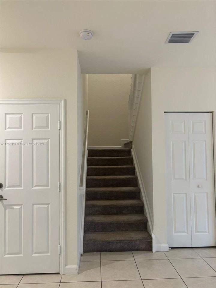 10819 W 33rd Ln - Photo 2 of 10