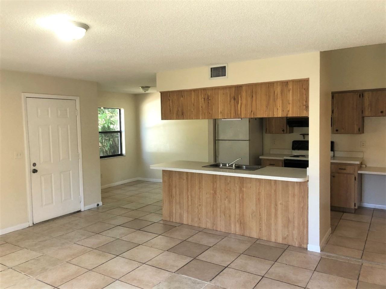 38212 7th Ave - Photo 3 of 10