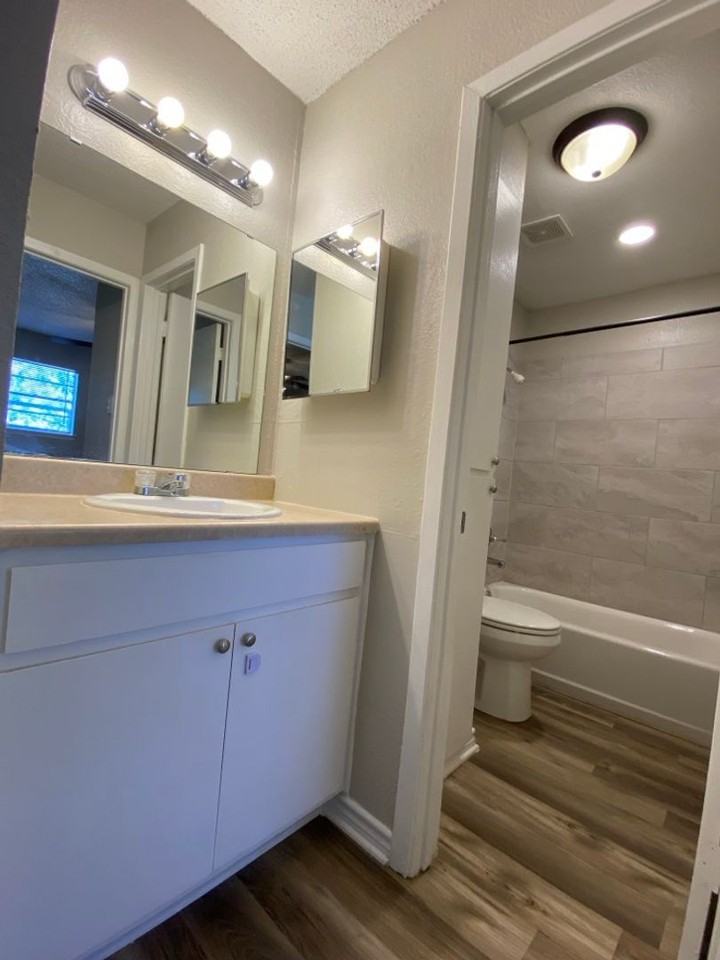 La Mesa Apartments - Photo 7 of 9