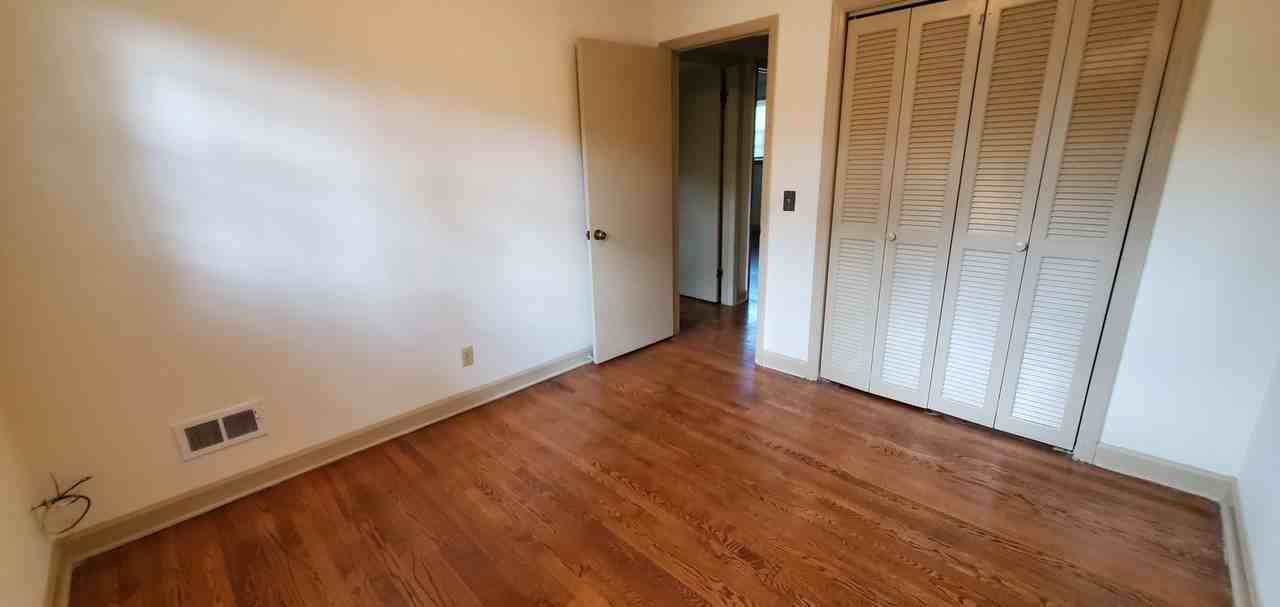 6420 Cloverdale Dr - Photo 5 of 40