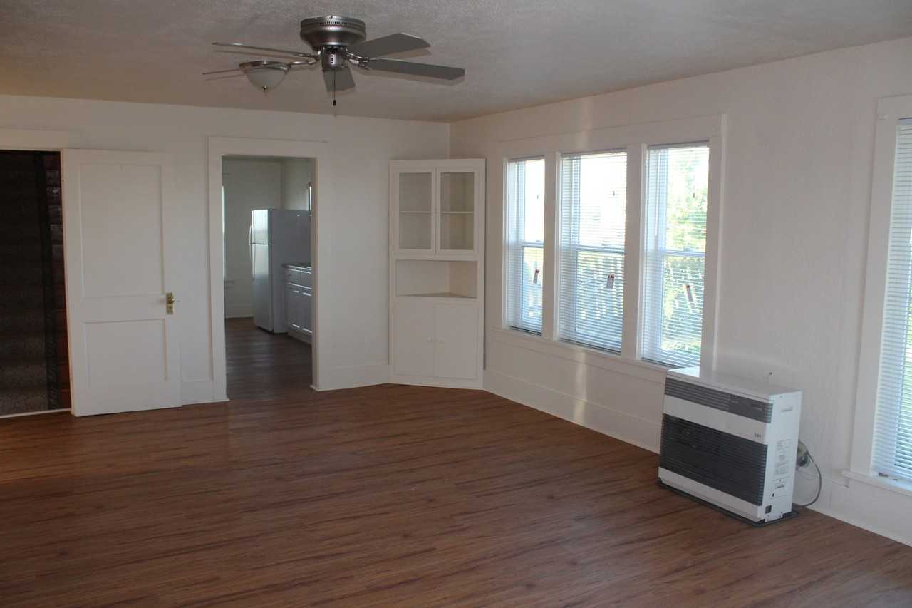 22175 Stateline Rd - Photo 4 of 15