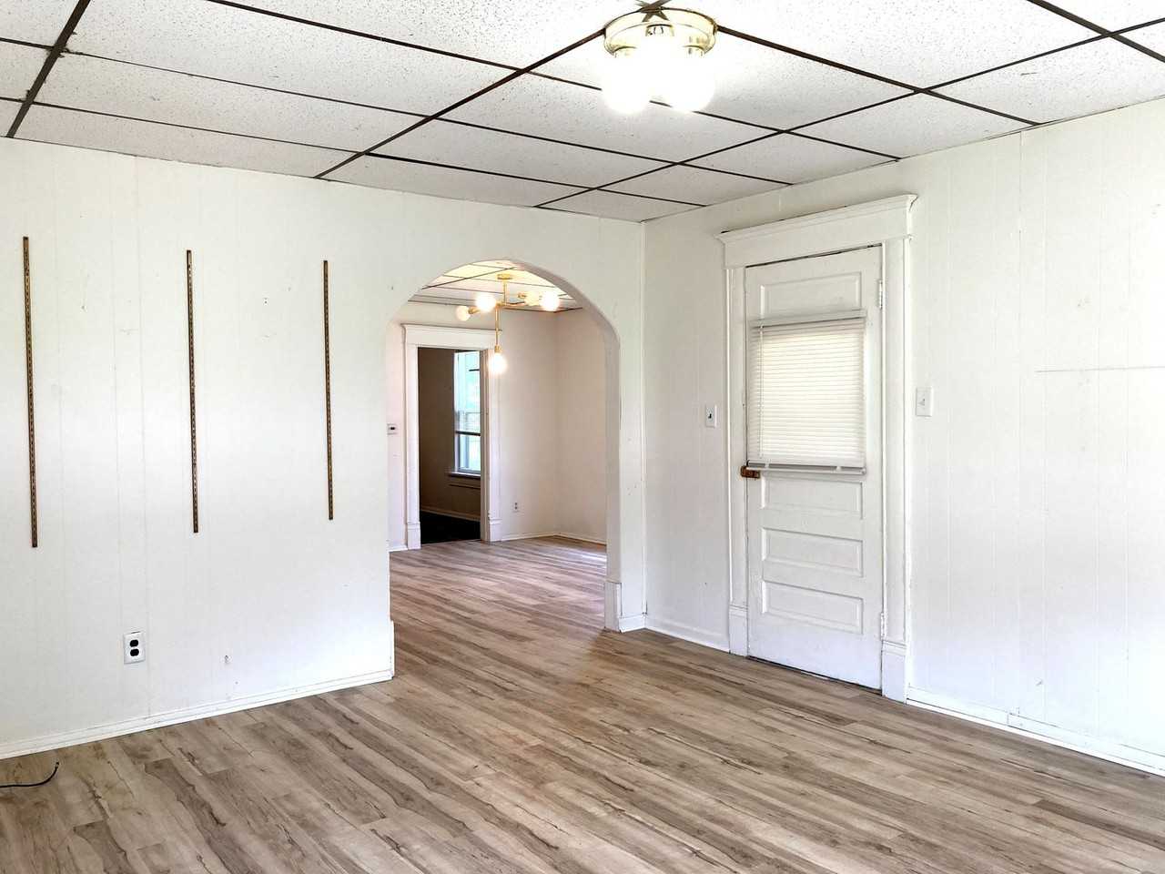 506 E 3rd Ave - Photo 3 of 23