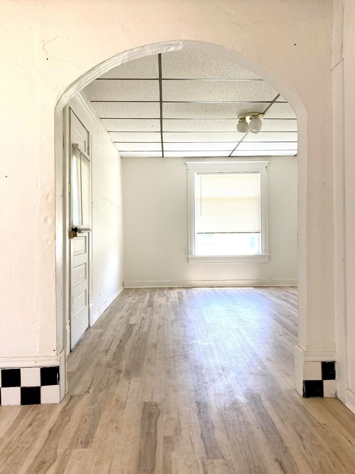 506 E 3rd Ave - Photo 4 of 23