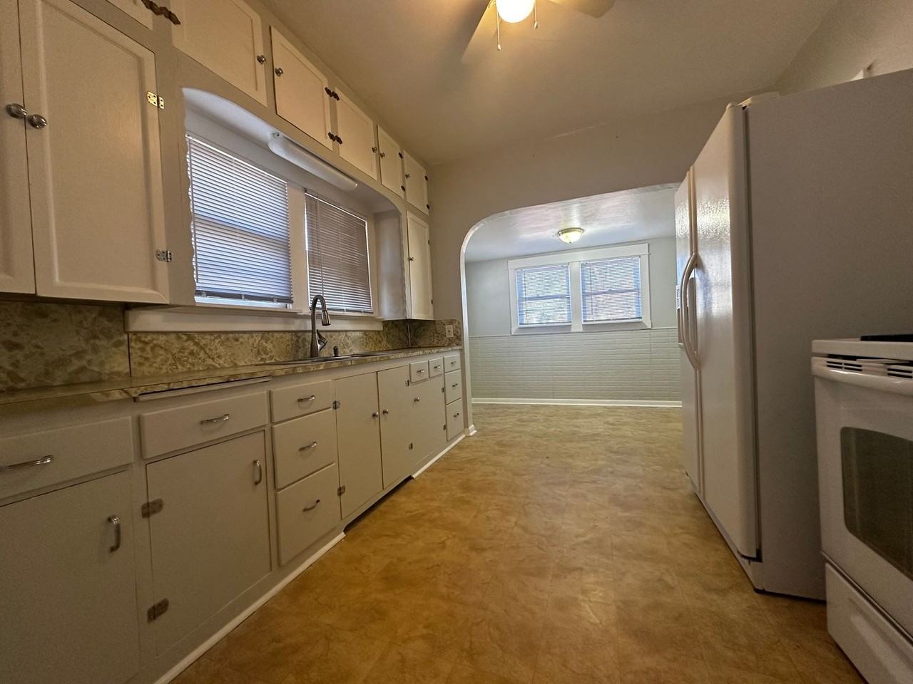 407 E 5th St - Photo 4 of 13