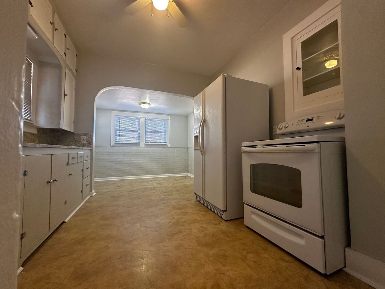 407 E 5th St - Photo 5 of 13