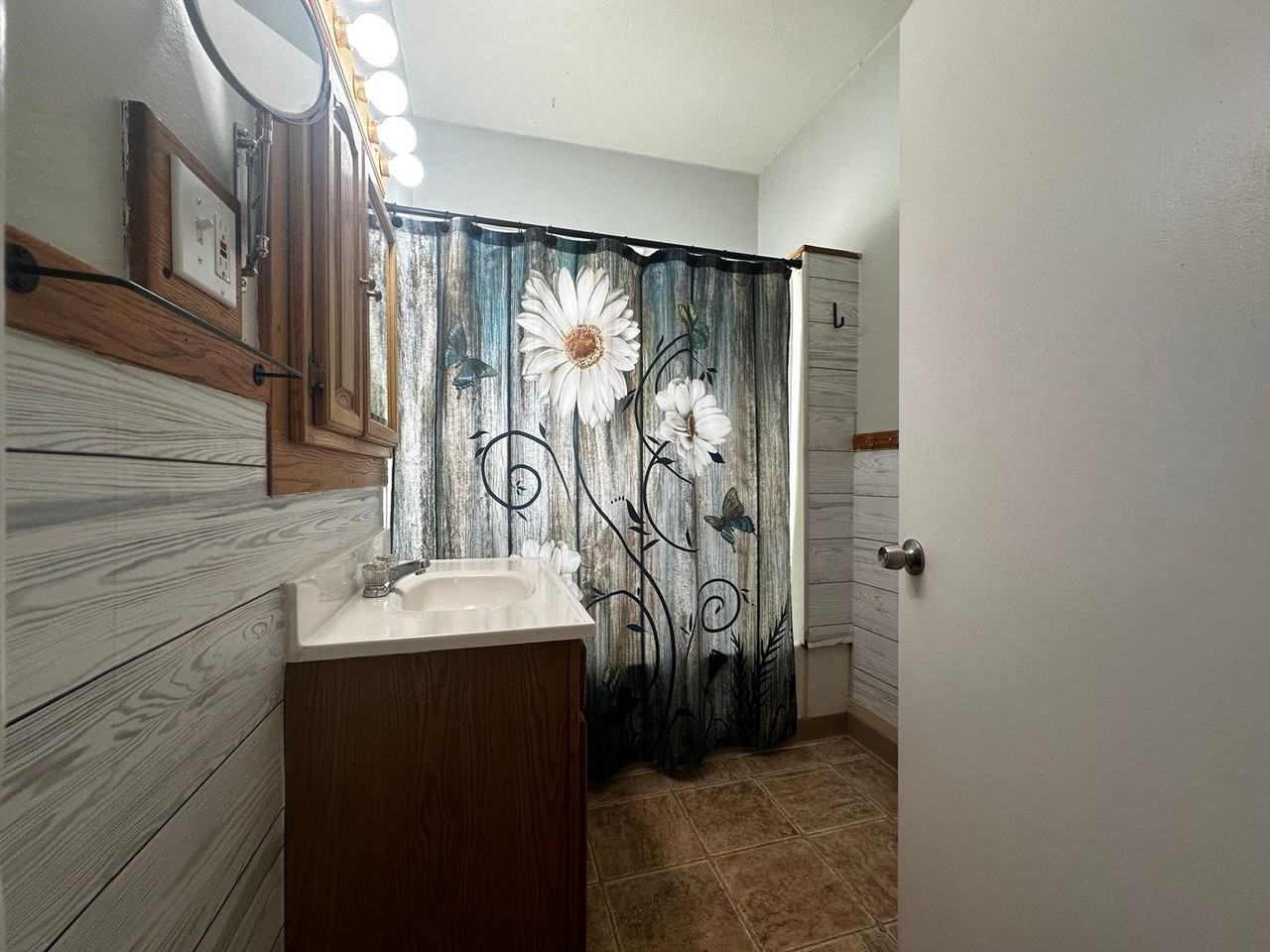 407 E 5th St - Photo 6 of 13