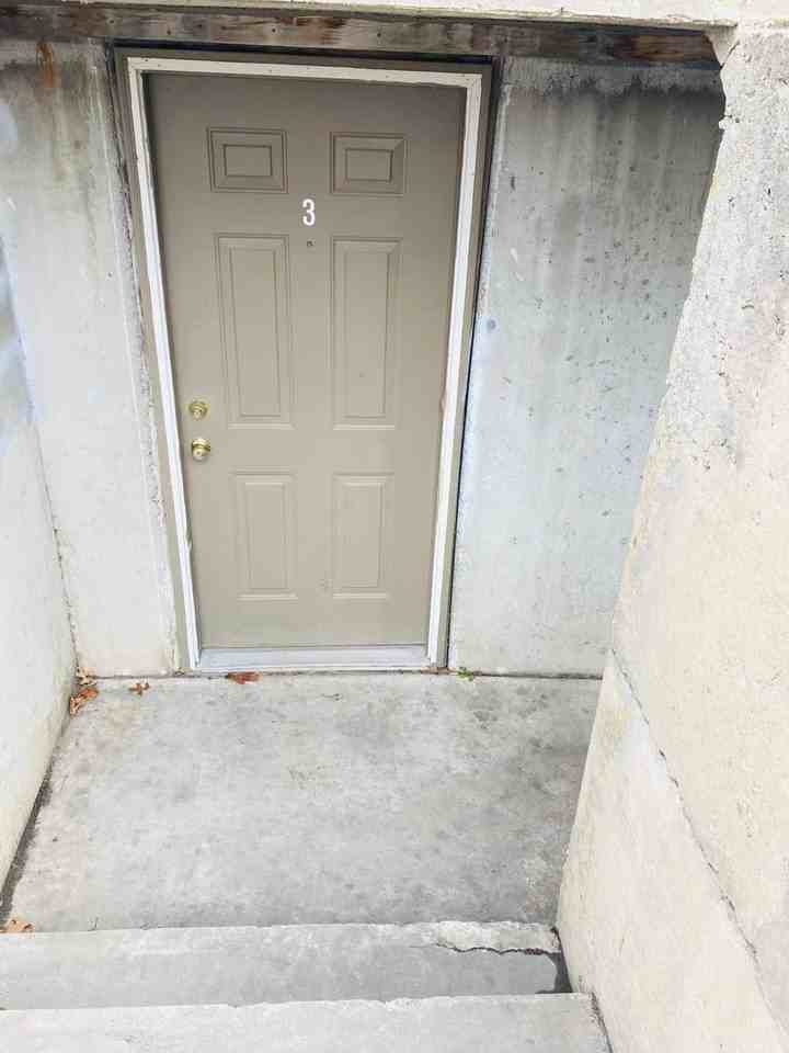 301 E Grandview Dr #3 - Photo 2 of 3