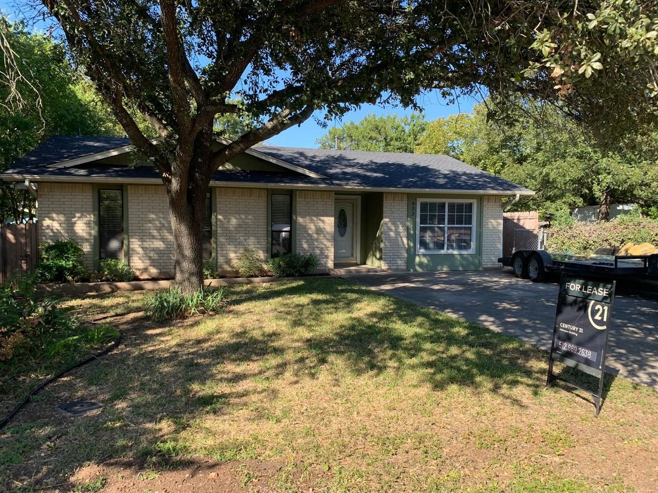 903 W 10th St - Photo 2 of 20