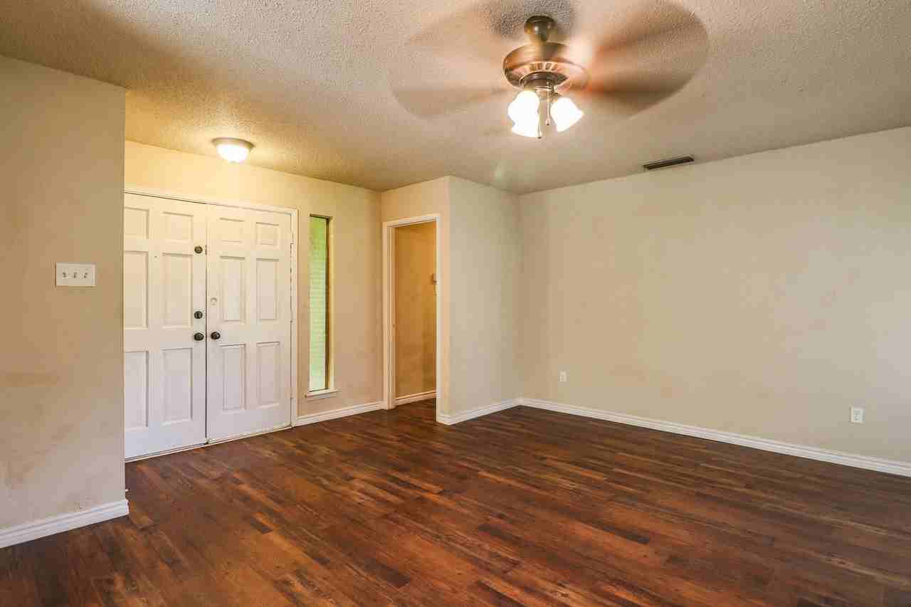 1409 Whitney Dr - Photo 3 of 22