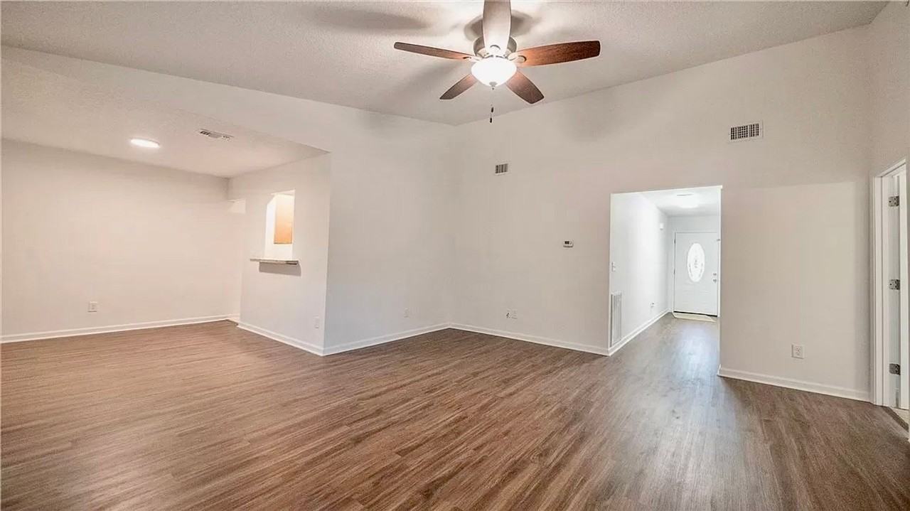 1729 Crescent Rd - Photo 5 of 11