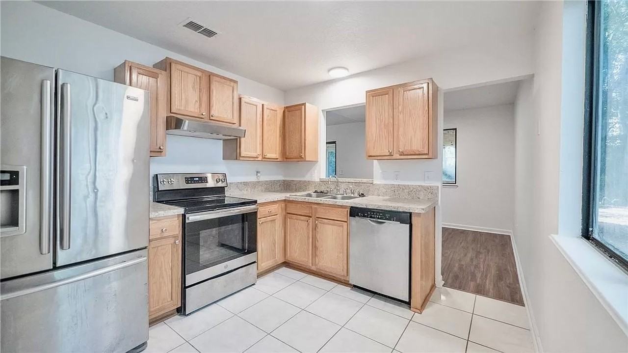 1729 Crescent Rd - Photo 6 of 11