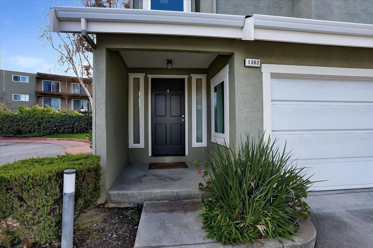 1202 Estrada Ter - Photo 3 of 19