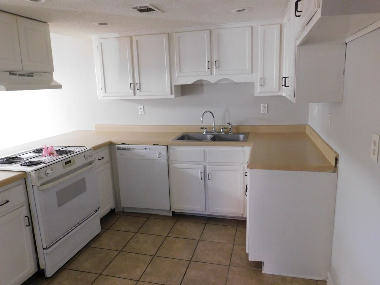 8095 Martha Ann Ln - Photo 3 of 15