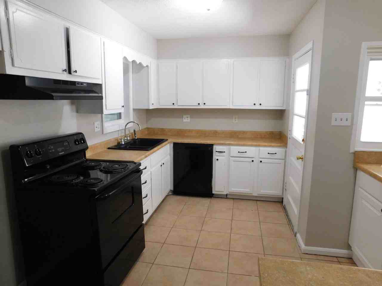 1760 Northfield Dr - Photo 4 of 35