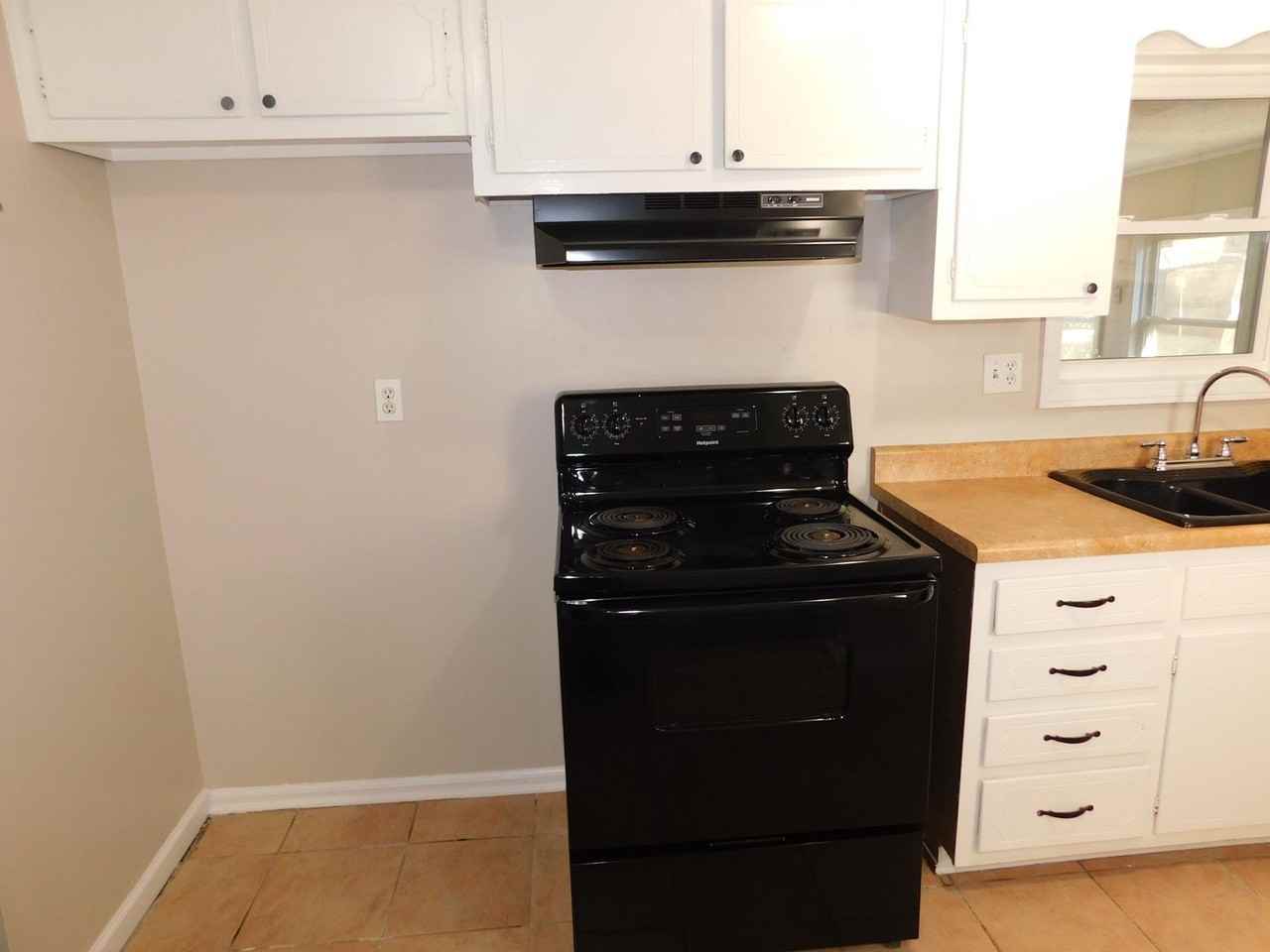 1760 Northfield Dr - Photo 5 of 35