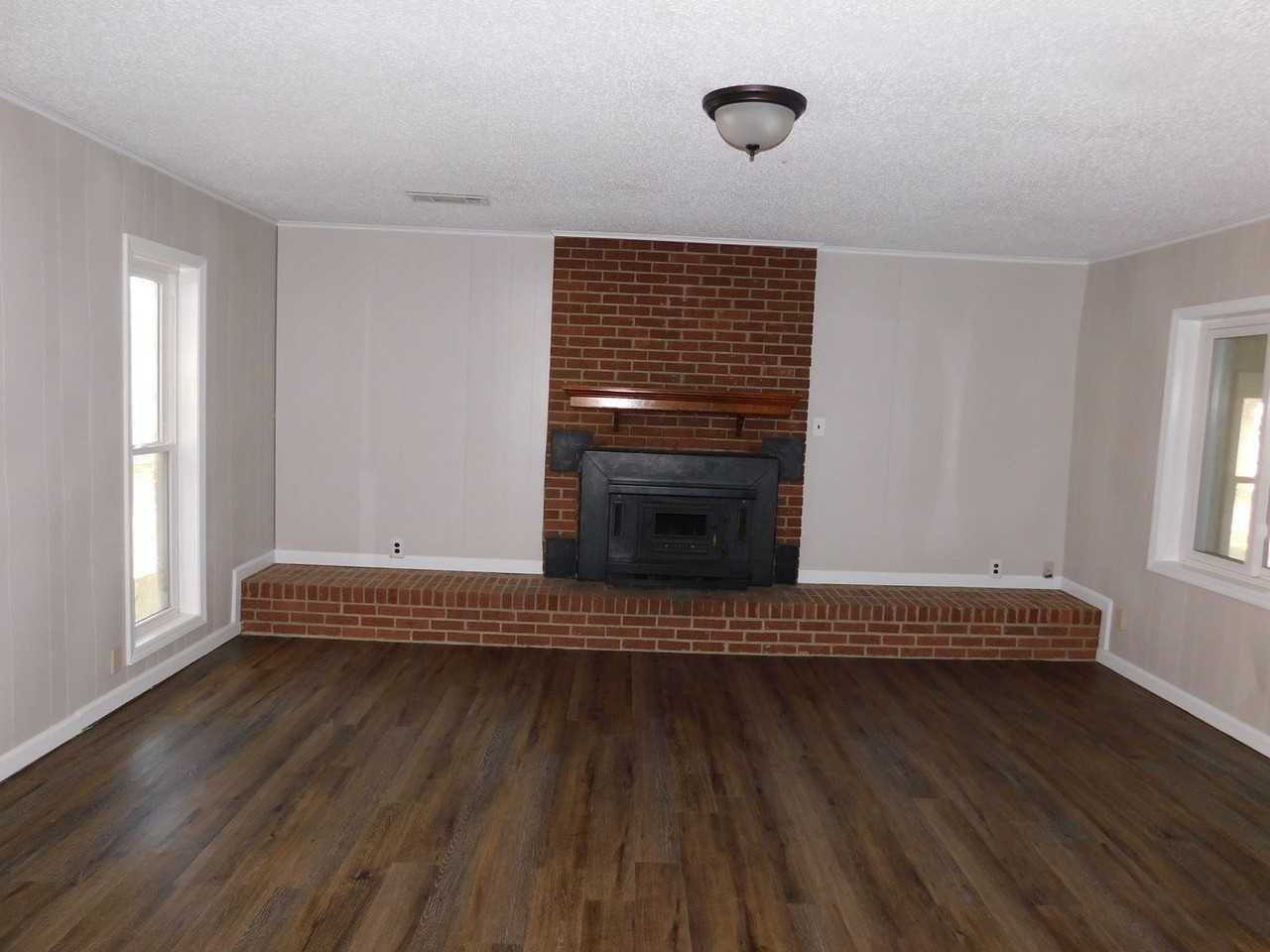 1760 Northfield Dr - Photo 6 of 35