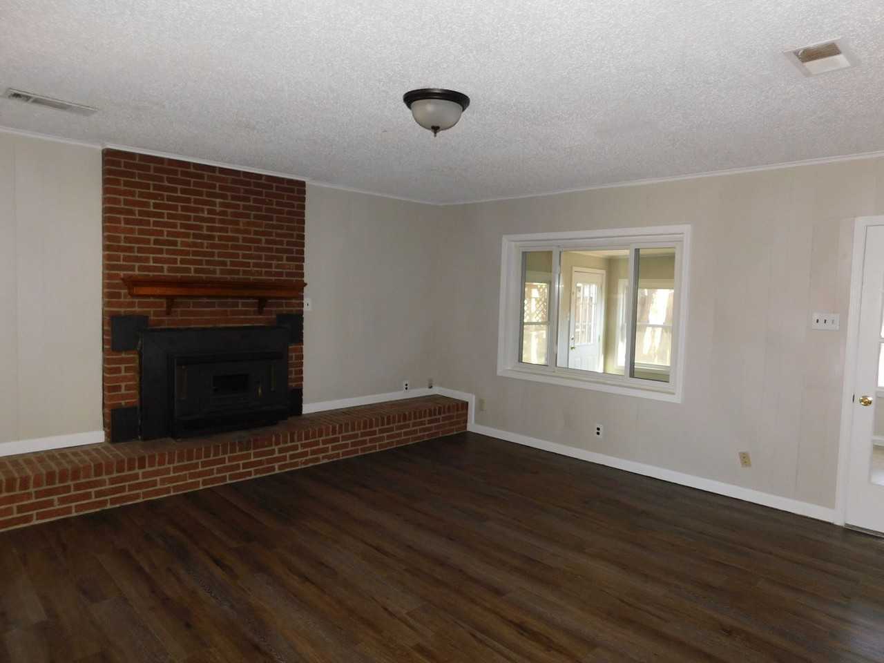 1760 Northfield Dr - Photo 7 of 35