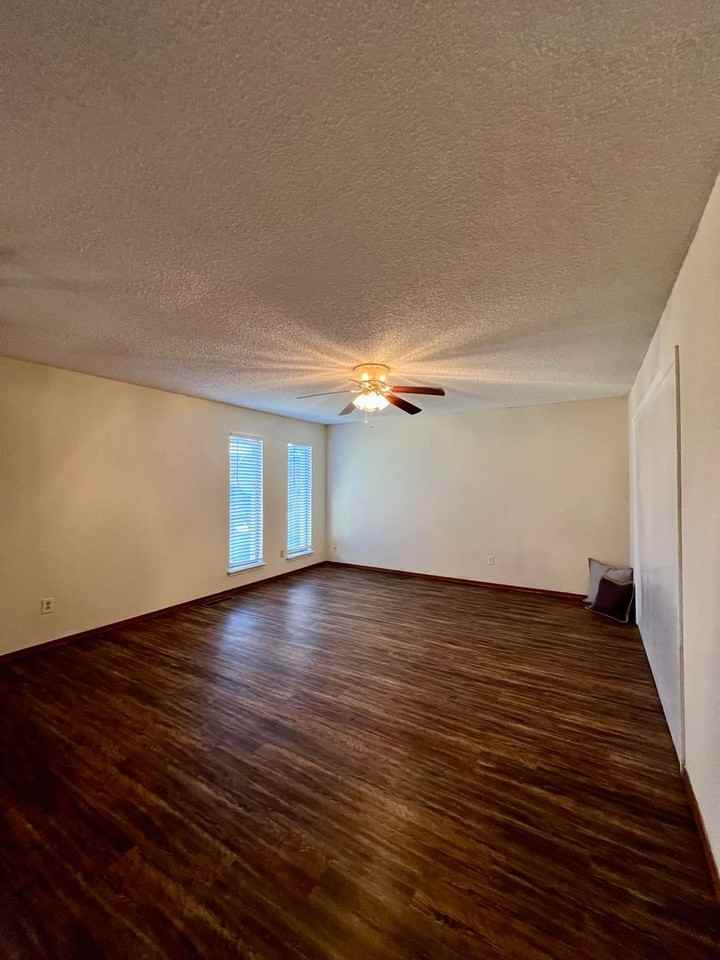 629 Westridge Dr - Photo 3 of 21